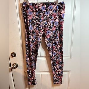 LuLaRoe leggings size tall and curvy